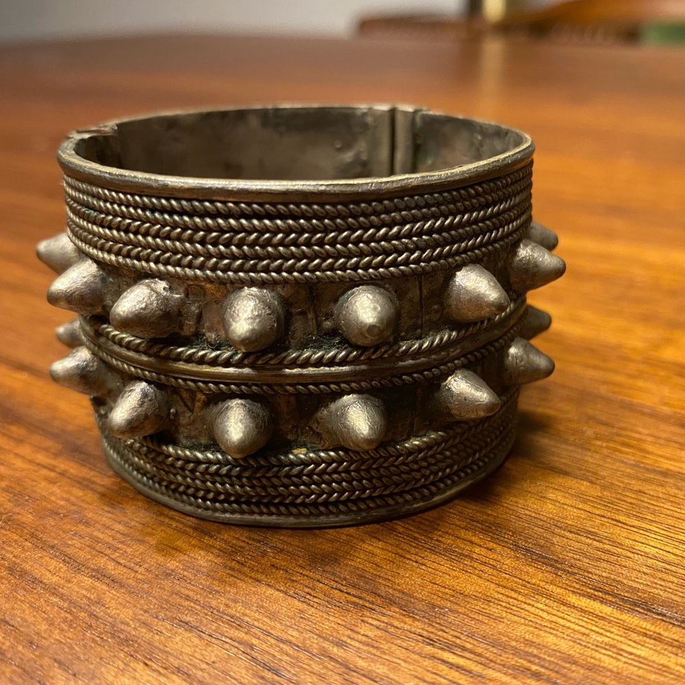 Vintage Indian silver small spike bangle
